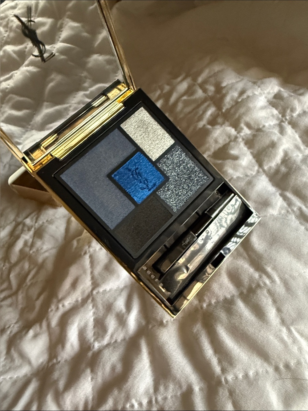 Yves Saint Laurent counter palette black opium intense night Edition.